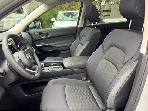 Certified 2025 Nissan Pathfinder SV w/ SV Premium Package FWD image 26