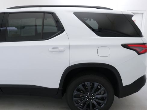 Used 2023 Chevrolet Traverse RS image 5