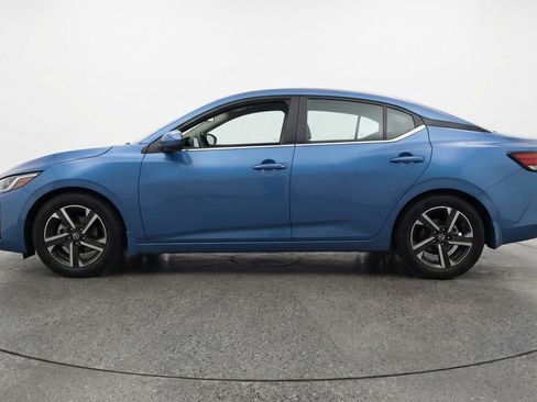 Used 2025 Nissan Sentra SV image 3