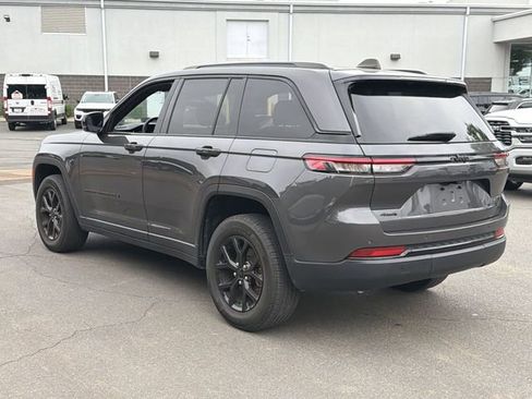 Used 2024 Jeep Grand Cherokee Altitude AWD/4WD image 3