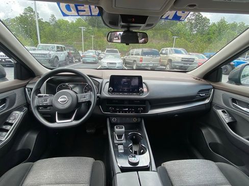 Used 2023 Nissan Rogue SV AWD/4WD image 25