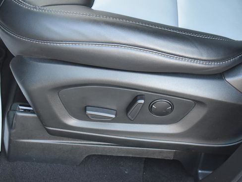 Used 2024 Ford Explorer XLT w/ Equipment Group 202A image 21