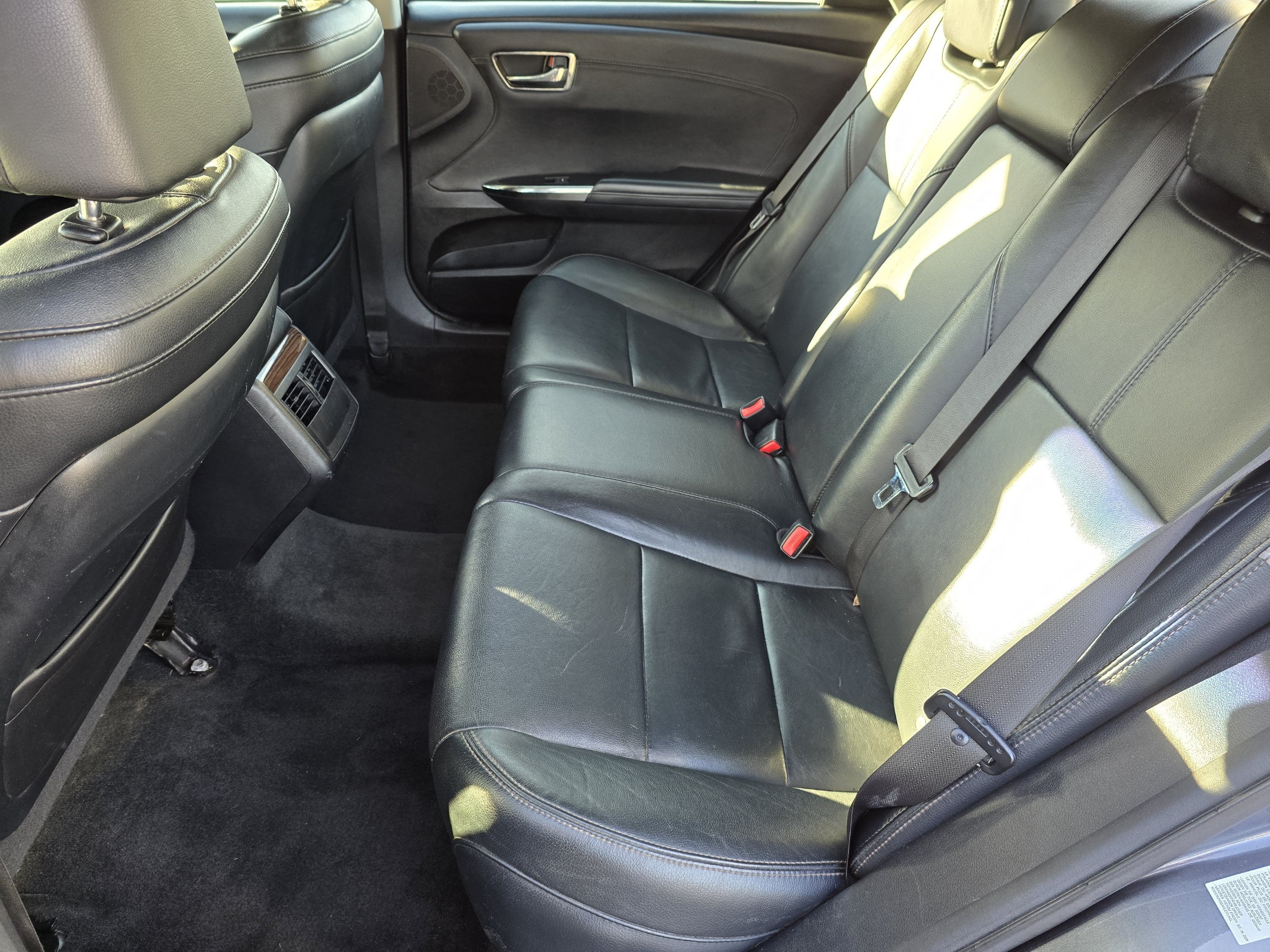 Used 2013 Toyota Avalon XLE FWD image 25