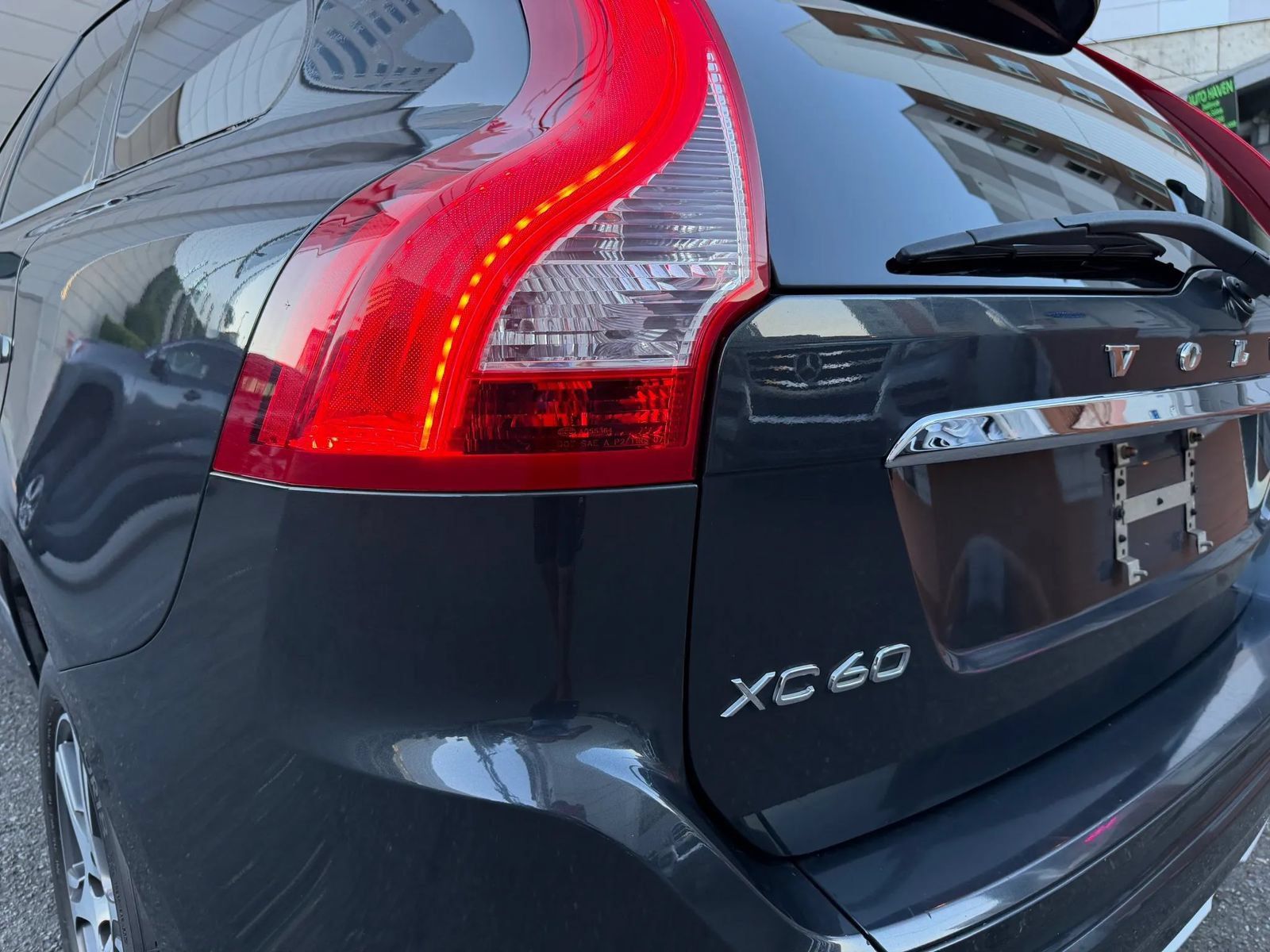 Used 2015 Volvo XC60 T6 Platinum AWD/4WD image 36