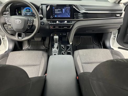 Used 2025 Toyota Camry LE FWD image 40