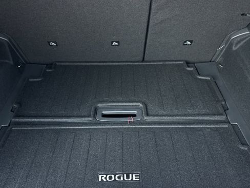 New 2026 Nissan Rogue Platinum image 18