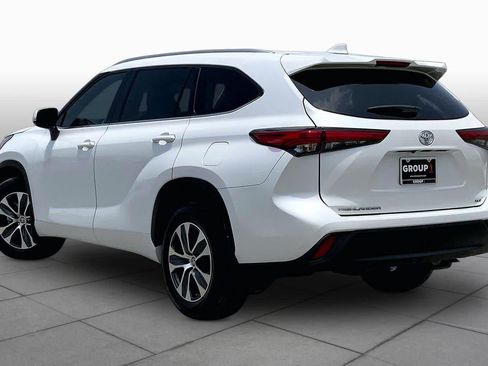Used 2022 Toyota Highlander XLE FWD image 12
