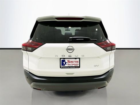Used 2023 Nissan Rogue SV image 6