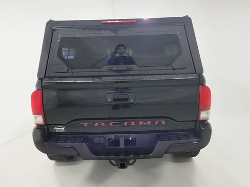 Used 2016 Toyota Tacoma TRD Sport w/ Towing Package image 14