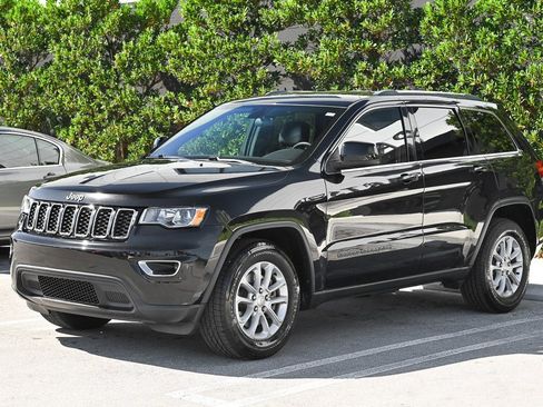 Used 2021 Jeep Grand Cherokee Laredo X image 1
