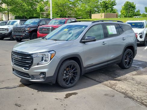 Used 2023 GMC Terrain SLT w/ Infotainment Package II AWD/4WD image 2