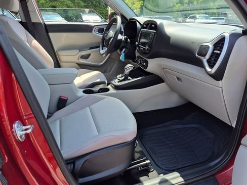 Used 2024 Kia Soul LX w/ Option Group 015 FWD image 24