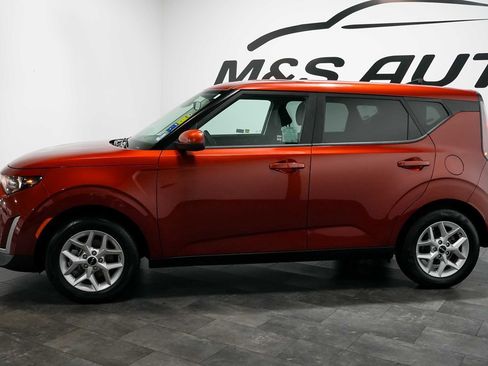 Used 2023 Kia Soul LX w/ Option Group 015 FWD image 3