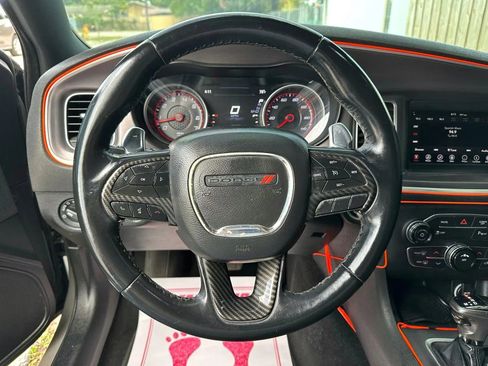 Used 2019 Dodge Charger SXT image 11