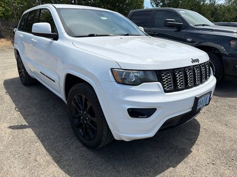 Used 2017 Jeep Grand Cherokee Altitude RWD image 1
