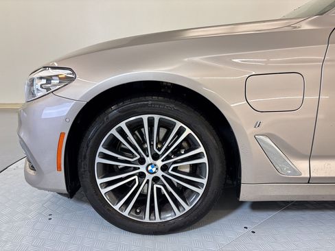 Used 2018 BMW 530e w/ Premium Package 2 image 11