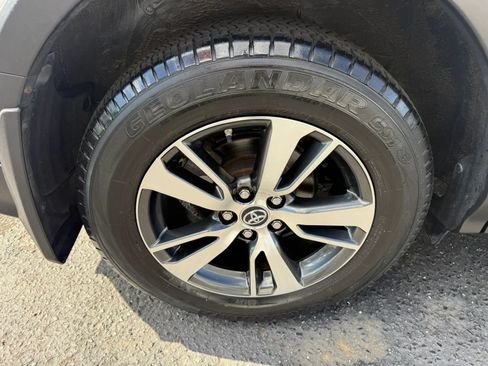 Used 2018 Toyota RAV4 XLE AWD/4WD image 54