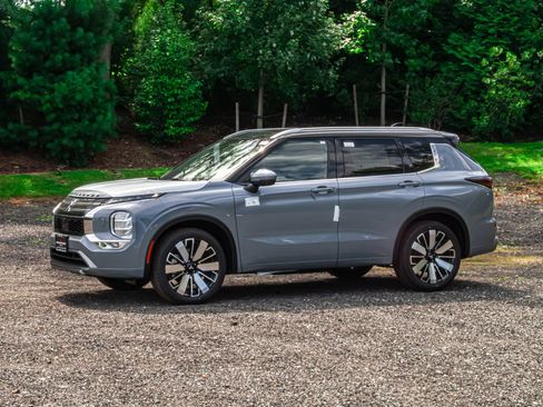New 2025 Mitsubishi Outlander SEL image 3