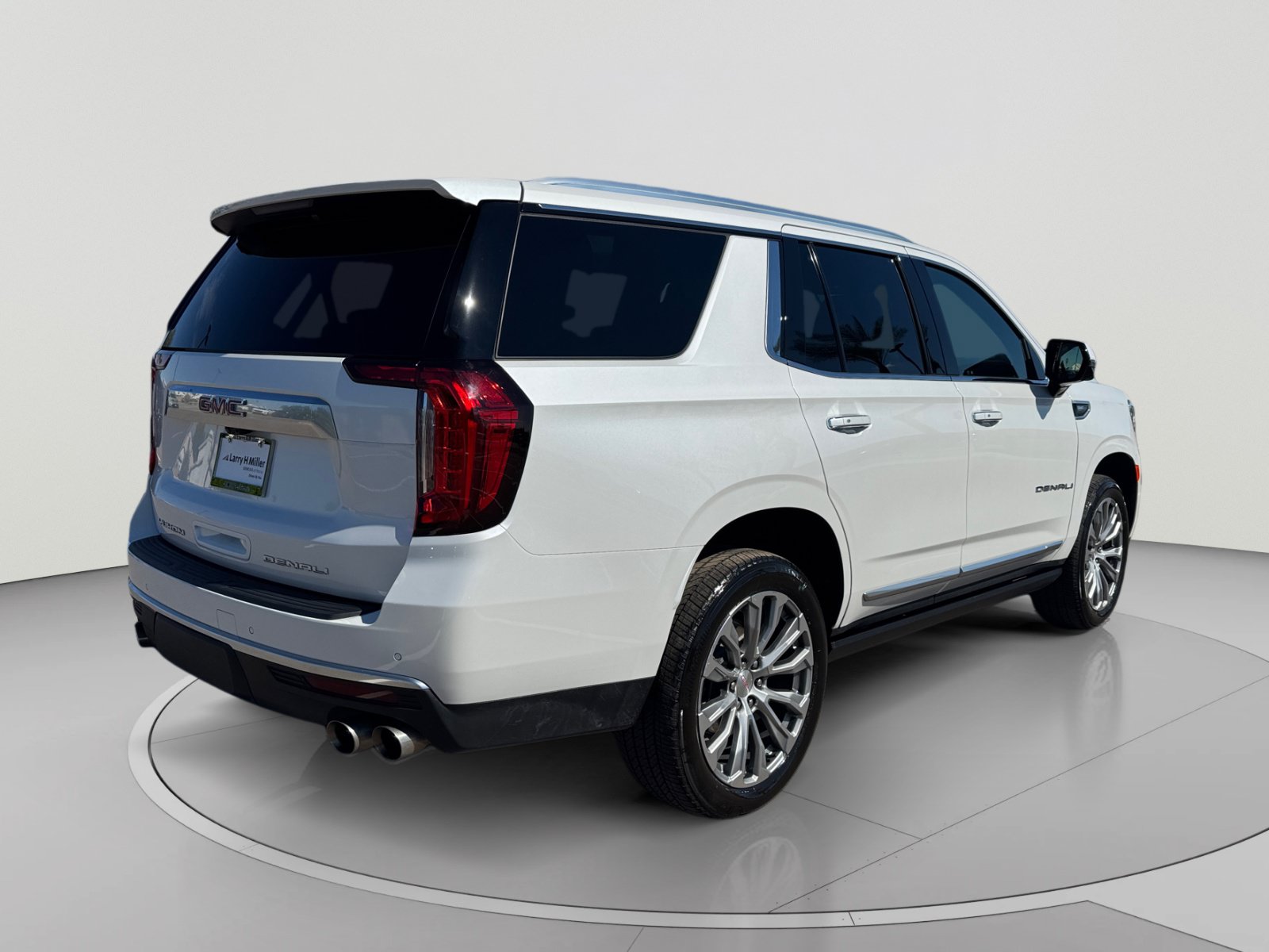 Used 2021 GMC Yukon Denali w/ Denali Premium Package AWD/4WD image 5