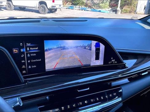 Used 2022 Cadillac Escalade Premium Luxury Platinum image 11