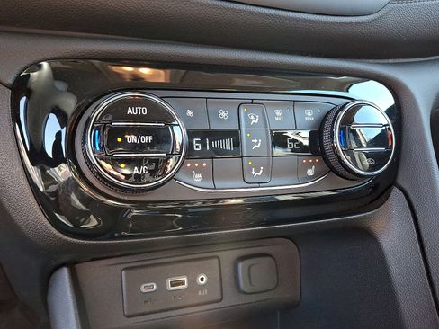 Used 2023 Buick Encore GX Select AWD/4WD image 19