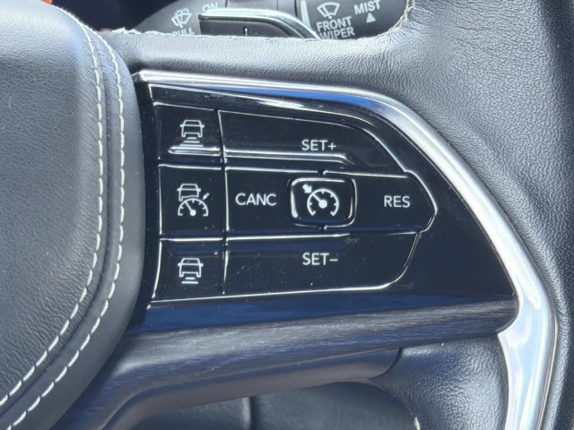 Used 2022 Jeep Grand Cherokee Overland AWD/4WD image 29