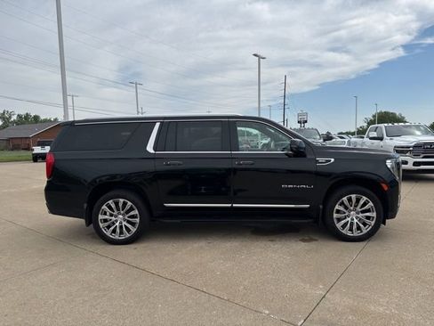 Used 2022 GMC Yukon XL Denali AWD/4WD image 8