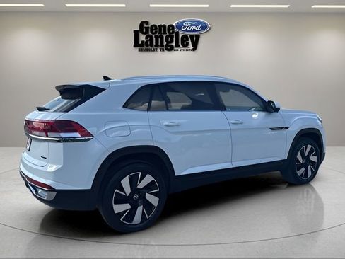 Used 2025 Volkswagen Atlas Cross Sport SE image 18