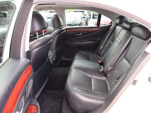 Used 2012 Lexus LS 460 w/ Comfort Pkg RWD image 10