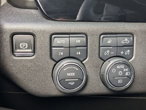 Used 2025 Chevrolet Silverado 1500 LTZ image 23