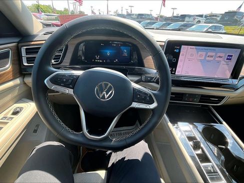 Used 2024 Volkswagen Atlas SE AWD/4WD image 5