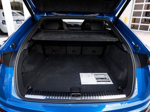 Used 2022 Lamborghini Urus image 32