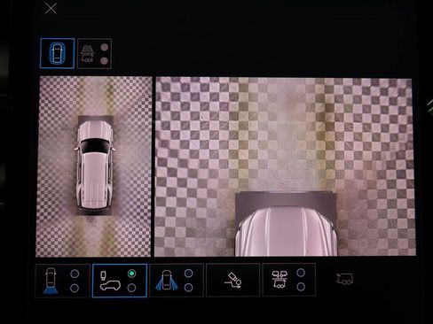 Used 2025 GMC Yukon Denali w/ Denali Reserve Package image 17