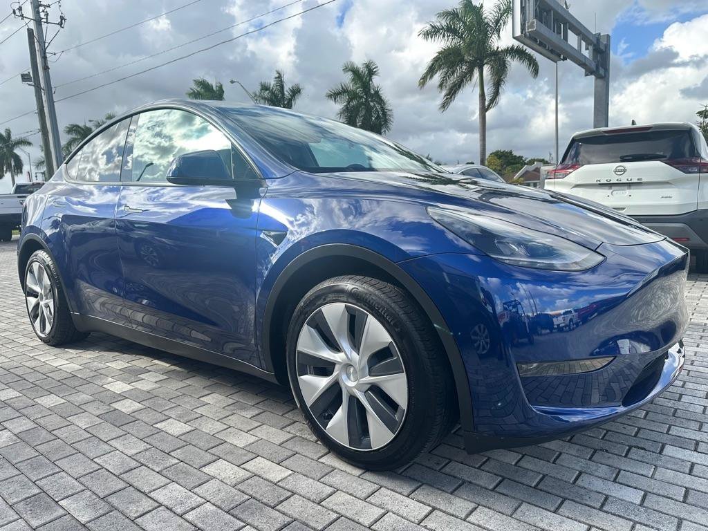 Used 2024 Tesla Model Y 2WD image 1