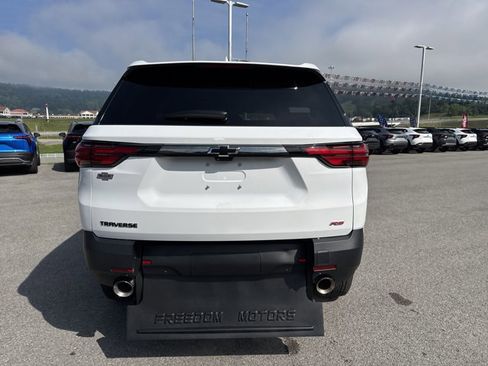 Used 2023 Chevrolet Traverse RS image 5