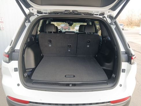 New 2026 Jeep Grand Cherokee Altitude image 33