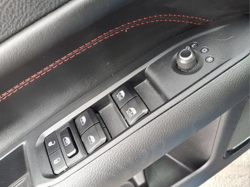 Used 2025 Jeep Compass Trailhawk AWD/4WD image 17