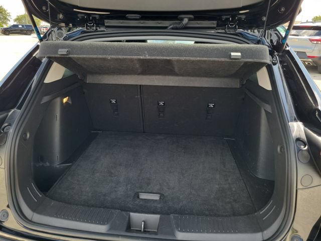Used 2025 Chevrolet Trax LT FWD image 6