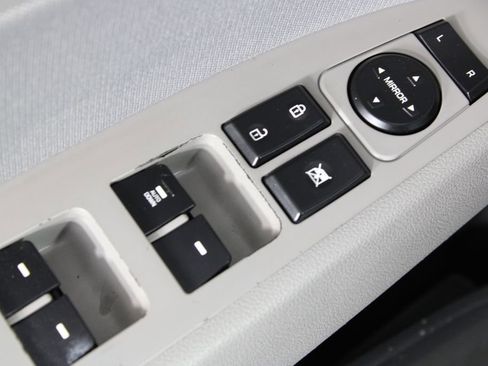 Used 2017 Hyundai Elantra SE image 21