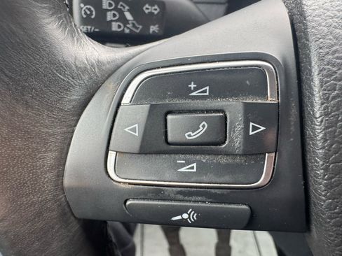 Used 2012 Volkswagen Tiguan S image 17