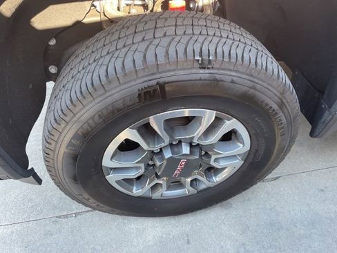 Used 2024 GMC Sierra 2500 SLT w/ SLT Convenience Package image 5