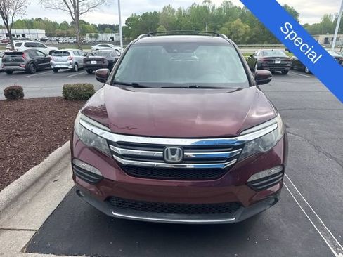 Used 2018 Honda Pilot Elite image 2