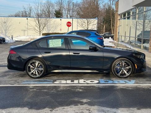 Used 2025 BMW 550e xDrive w/ Premium Package image 19