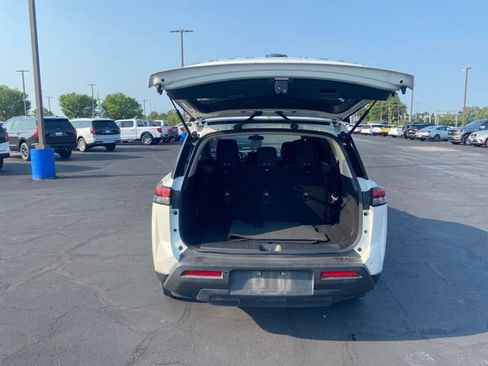 Used 2024 Nissan Pathfinder SV FWD image 5