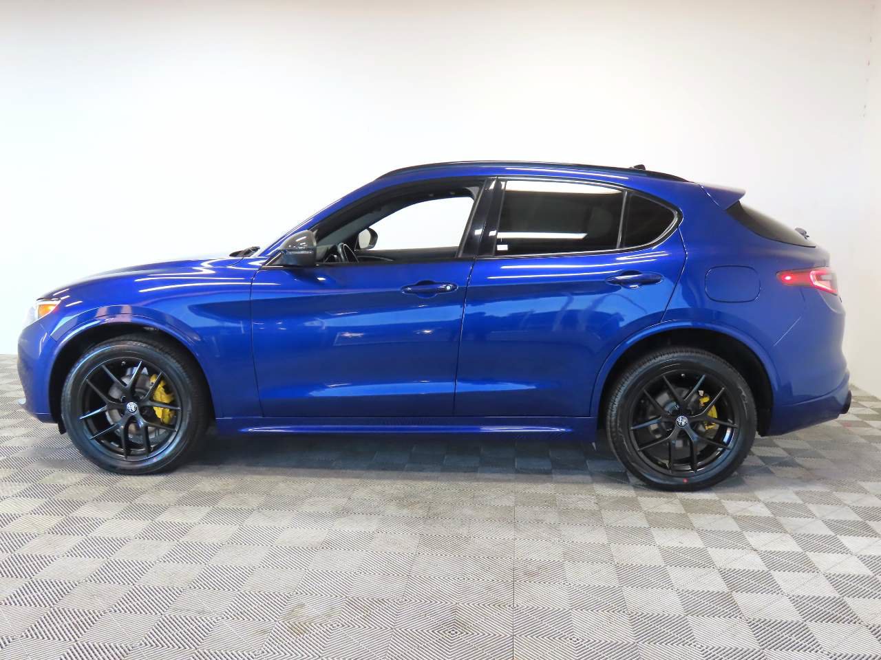 Used 2021 Alfa Romeo Stelvio Ti Sport AWD/4WD image 5