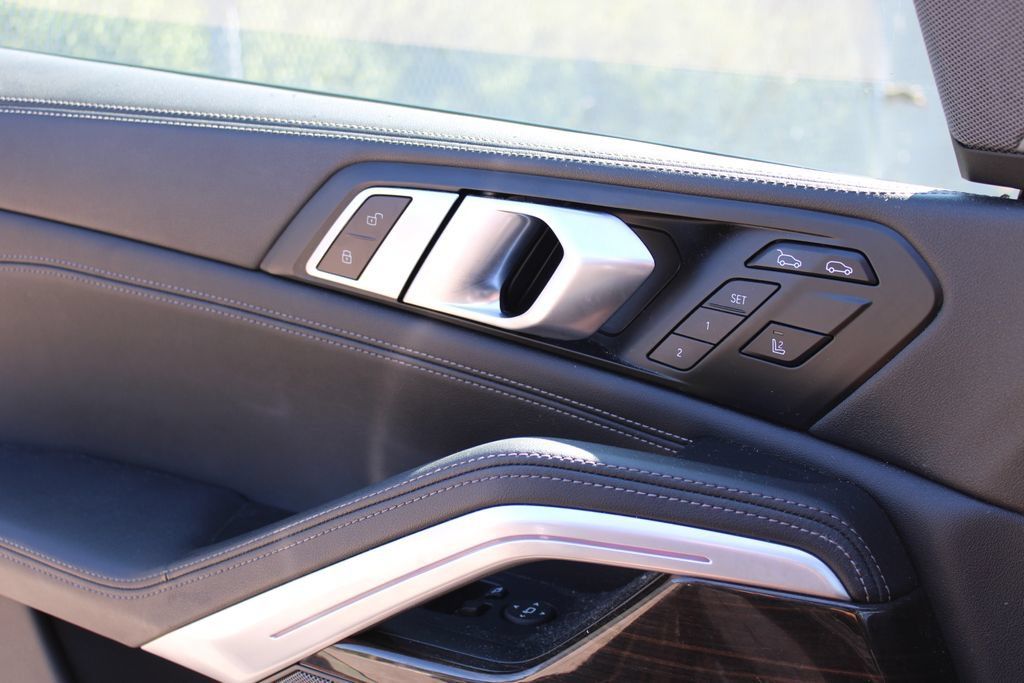 Used 2025 BMW X6 xDrive40i AWD/4WD image 12