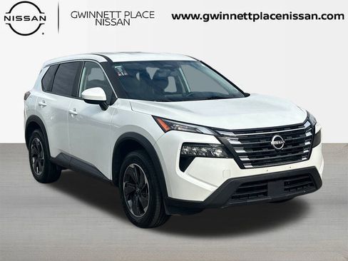 Used 2024 Nissan Rogue SV image 3