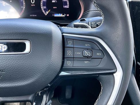 Used 2023 Jeep Grand Cherokee Laredo RWD image 23