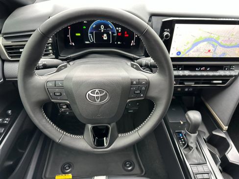 Used 2025 Toyota Camry SE w/ Multimedia Upgrade Package image 13