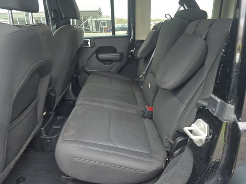 Used 2023 Jeep Wrangler Unlimited w/ Sun & Screen Package image 36